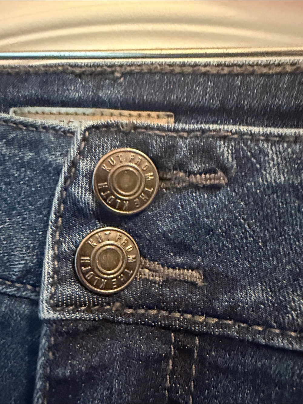 Kut from the Kloth Natalie High Rise SHORT LENGTH - Picture 3 of 8